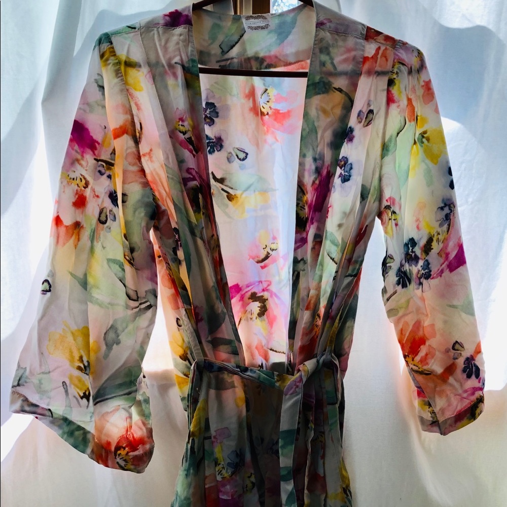 KMONO STYLE. KNEE LENGTH ROBE. PARADISE.